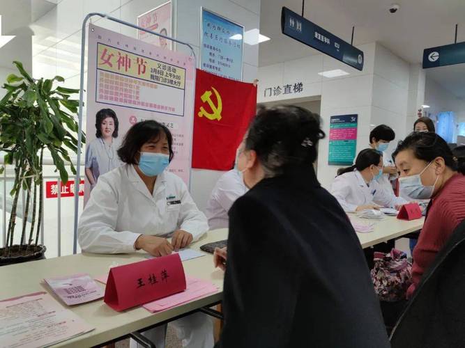 敏醫(yī)師,吳麗婷醫(yī)師等專家團(tuán)隊(duì),面對(duì)面為廣大女性朋友提供健康咨詢服務(wù)