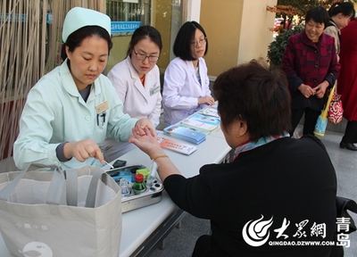 薛家島街道社區(qū)衛(wèi)生服務(wù)中心開展&ldquo;糖尿病日&rdquo;健康咨詢活動